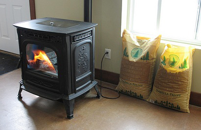 Afgeschaft Pigment In zicht Wood pellet heating stove, home pellet heating system